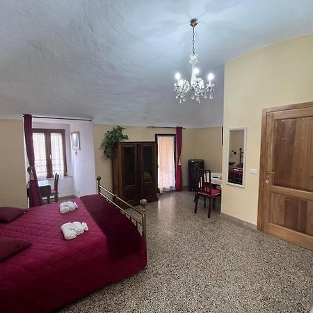 La Torre Della Piramide Hotel Pitigliano Buitenkant foto