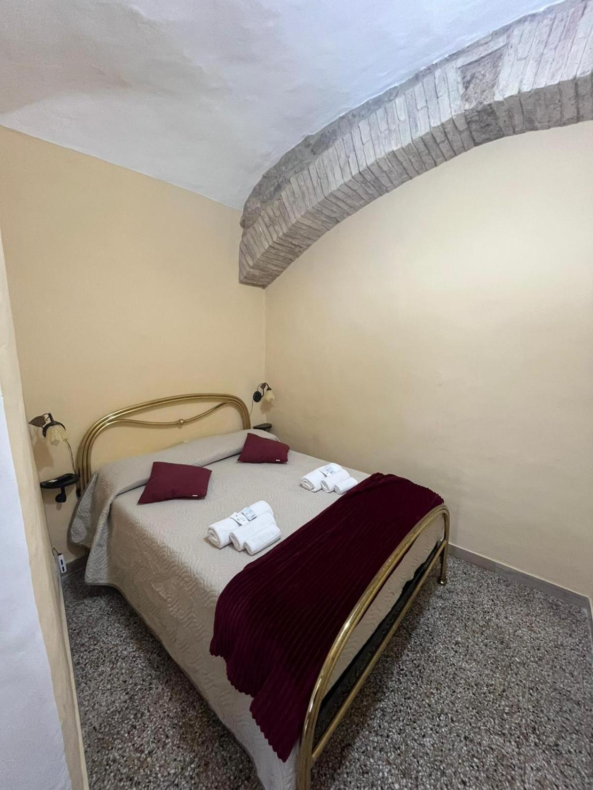 La Torre Della Piramide Hotel Pitigliano Buitenkant foto