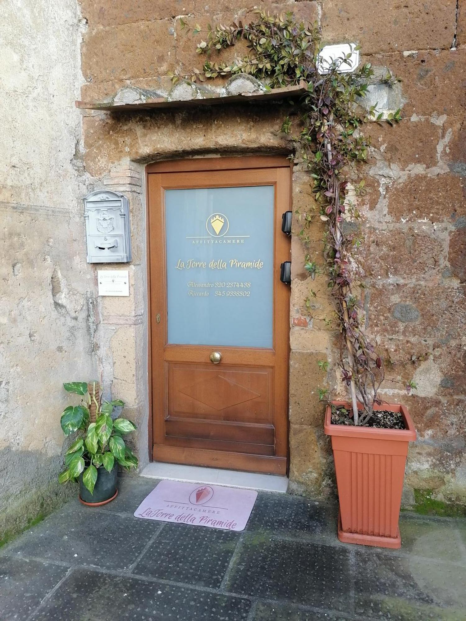 La Torre Della Piramide Hotel Pitigliano Buitenkant foto